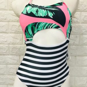 Traje de Baño entero con abertura, estampado multicolor y lineas horizontales