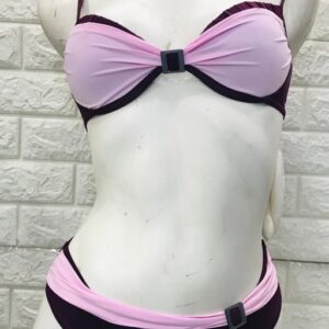 Bikini dos tonos con hebilla decorativa